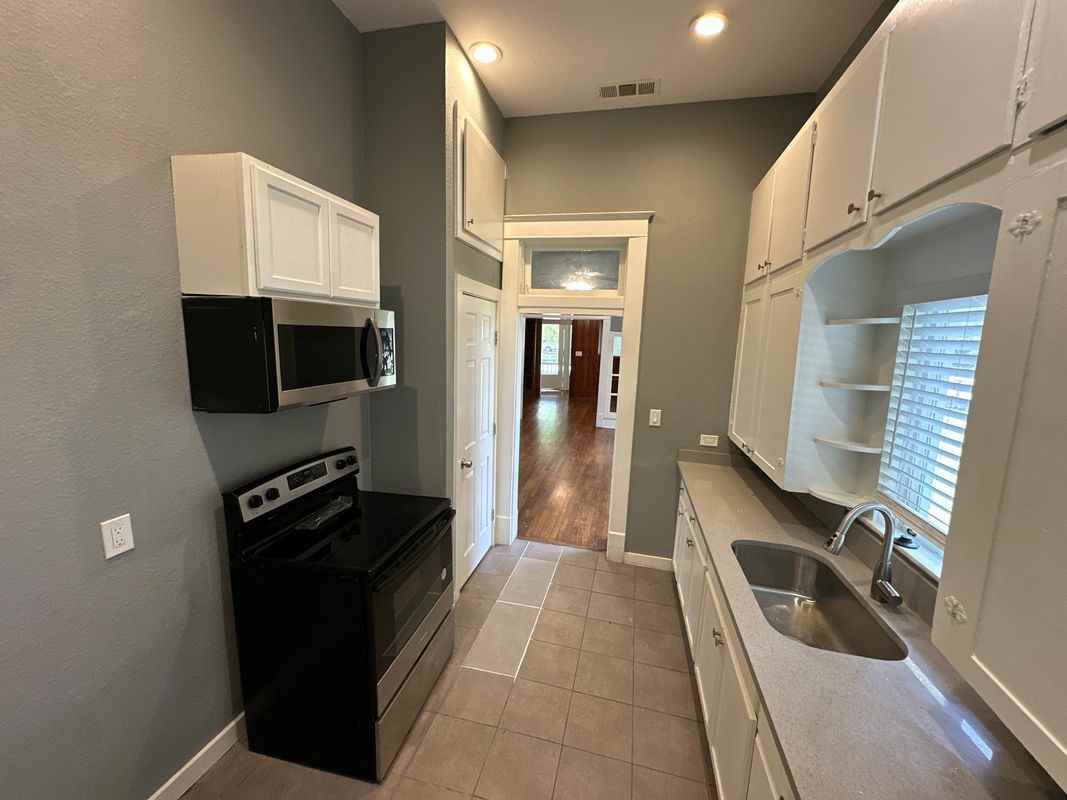 501 N Virginia St - Photo 7 of 19