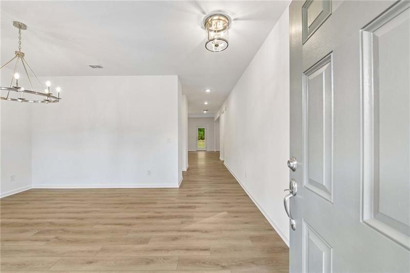 204 Silverleaf Trl - Photo 3 of 34