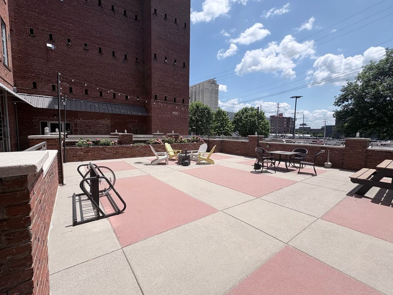 The Fleetwood Building - Photo 5 of 20