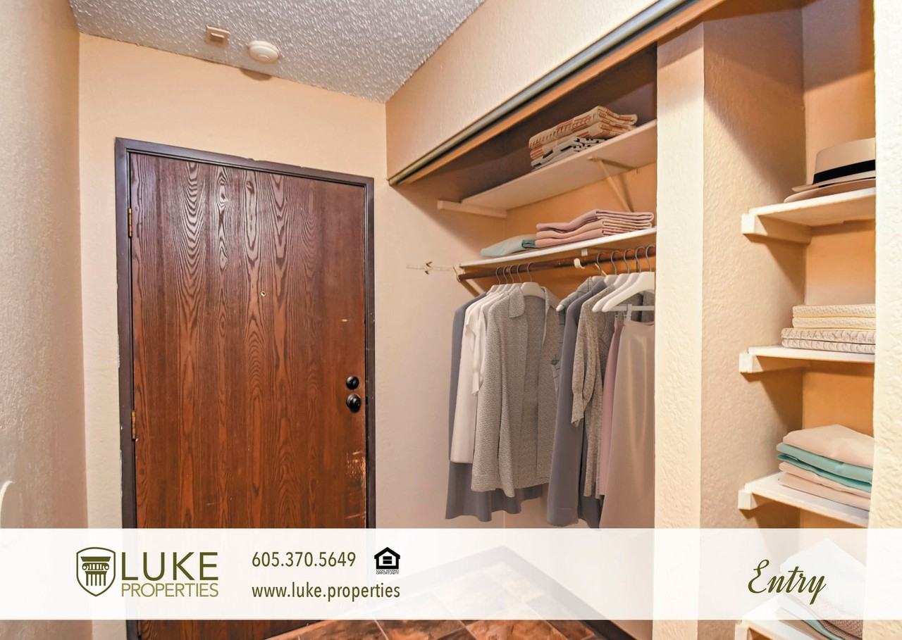 401 S Sycamore Ave #108 - Photo 2 of 13