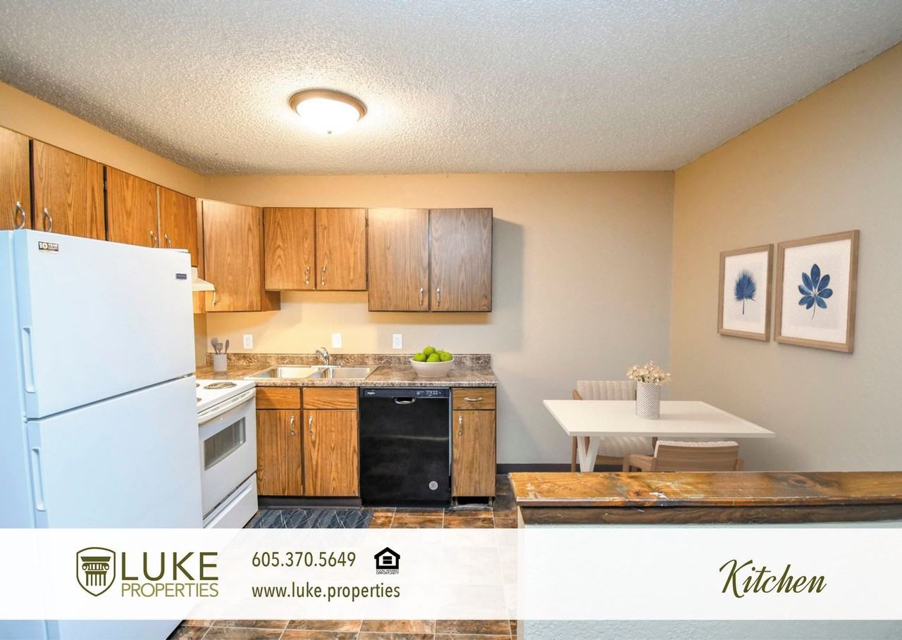 401 S Sycamore Ave #108 - Photo 3 of 13