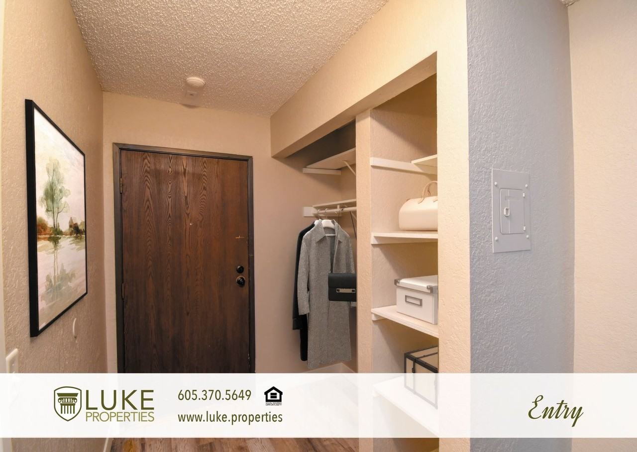 405 S Sycamore Ave & Garage 4 #104 - Photo 2 of 12
