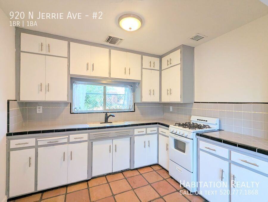 920 N Jerrie Ave #2 - Photo 5 of 19