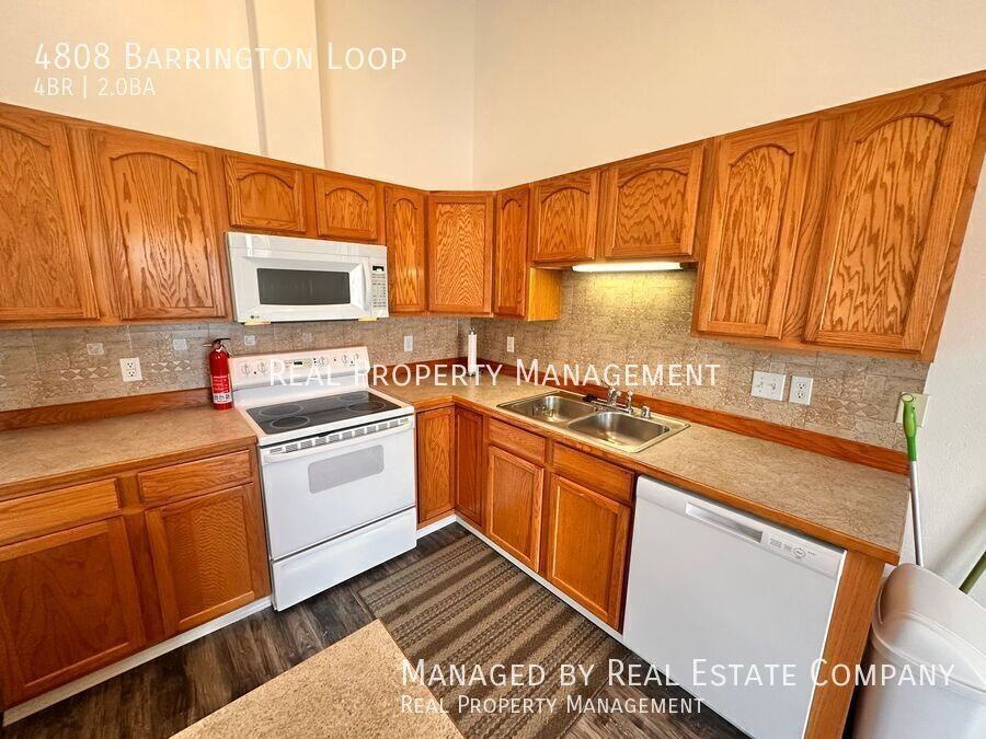 4808 Barrington Loop - Photo 5 of 23