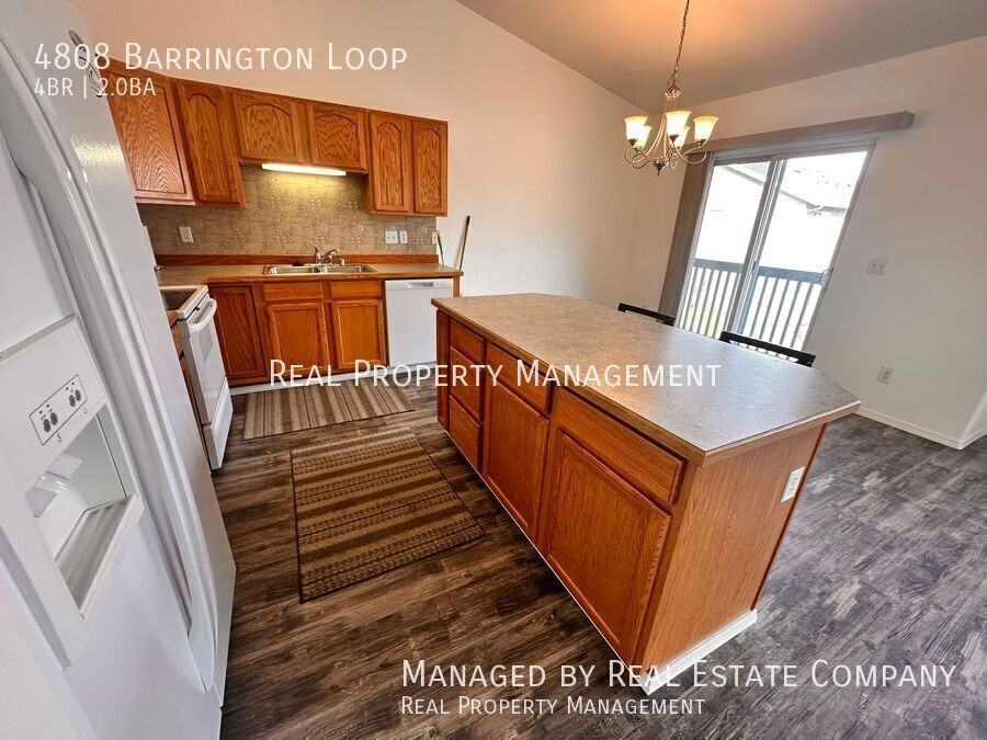 4808 Barrington Loop - Photo 6 of 23