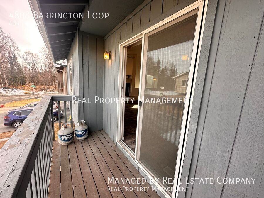 4808 Barrington Loop - Photo 7 of 23