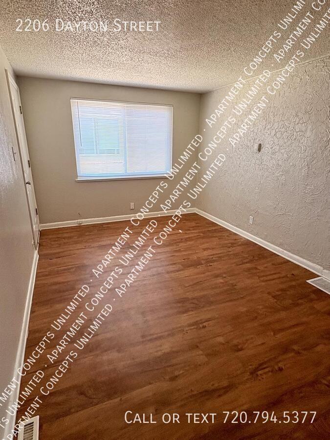 2206 Dayton St - Photo 3 of 10
