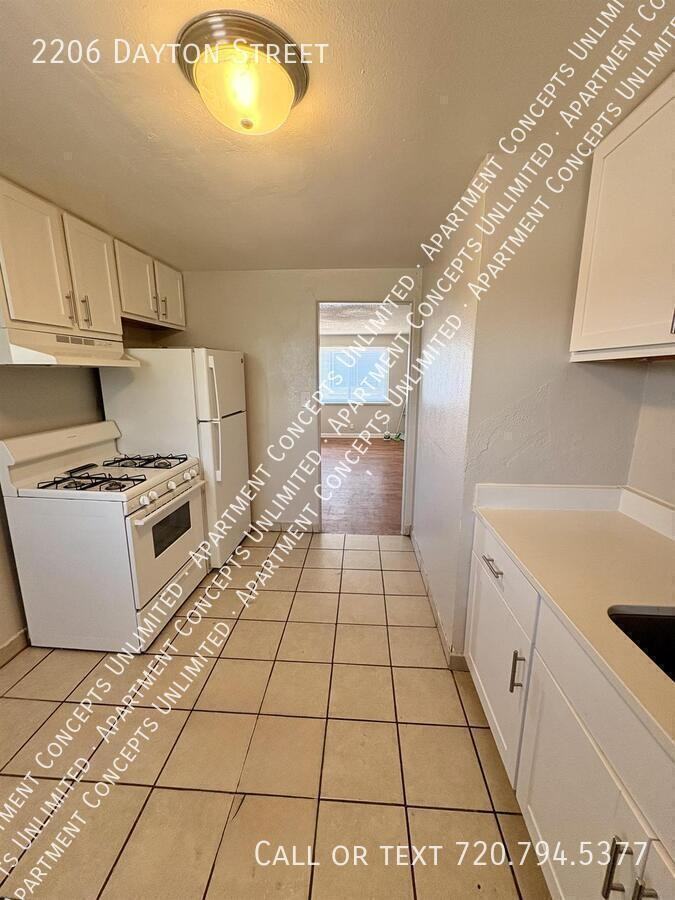 2206 Dayton St - Photo 4 of 10
