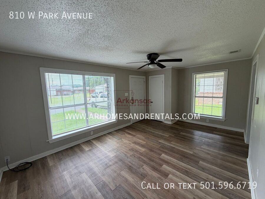 810 W Park Ave - Photo 2 of 13