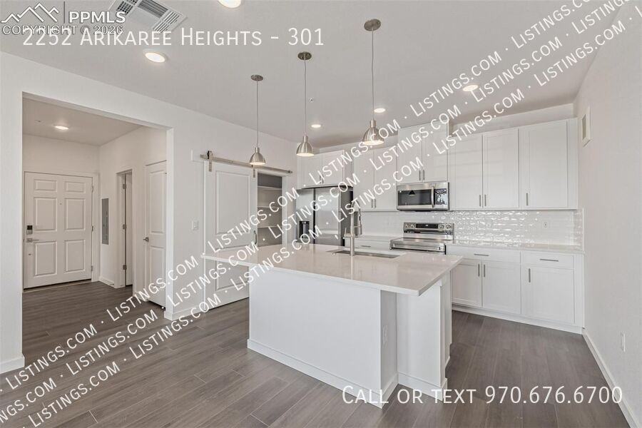 2252 Arikaree Hts #301 - Photo 3 of 27