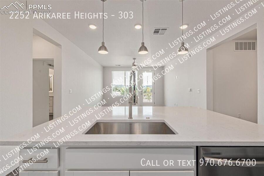 2252 Arikaree Hts #303 - Photo 6 of 28