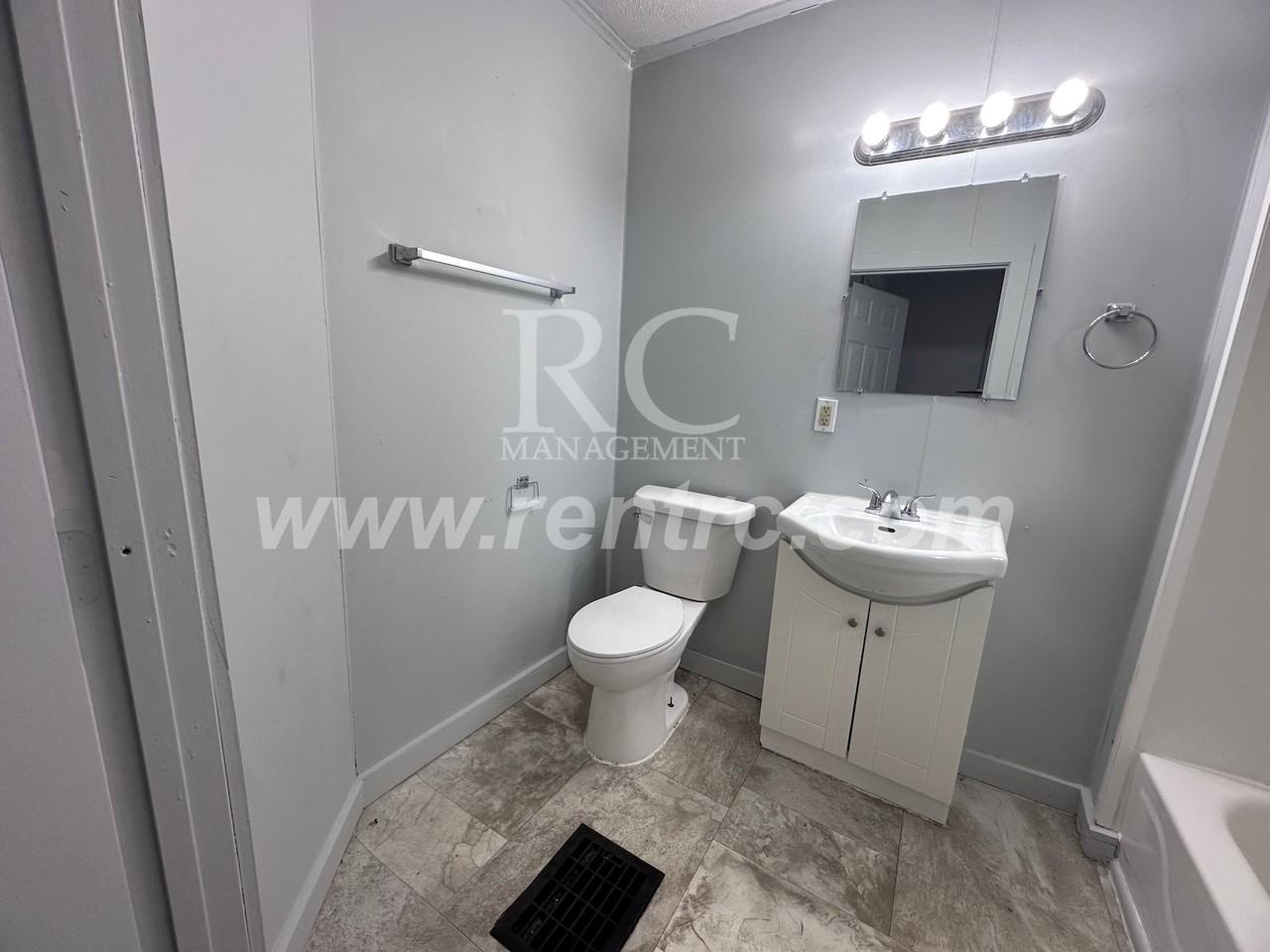 708 Harmon St - Photo 4 of 13