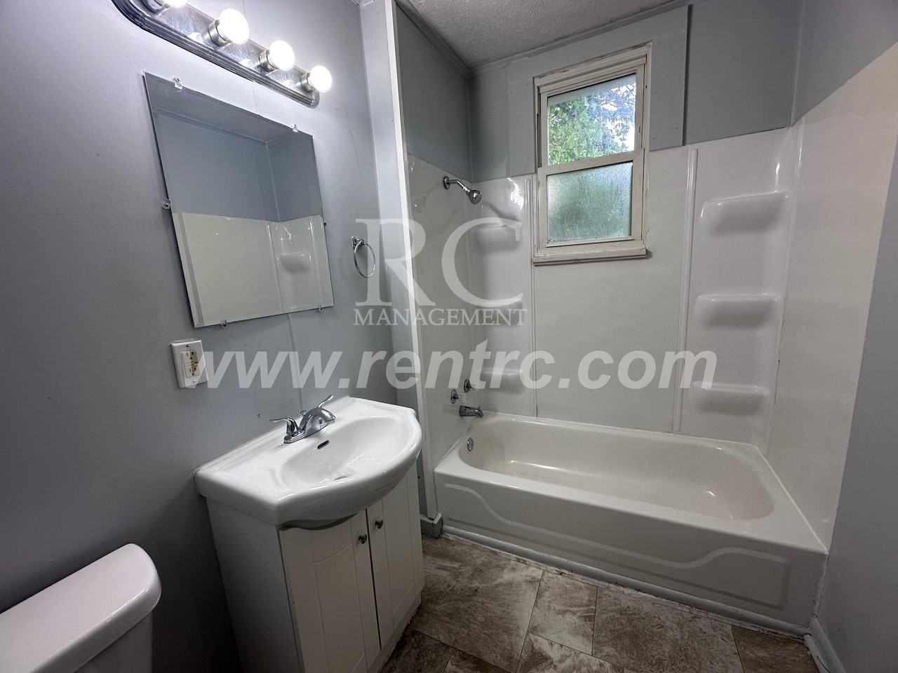 708 Harmon St - Photo 5 of 13