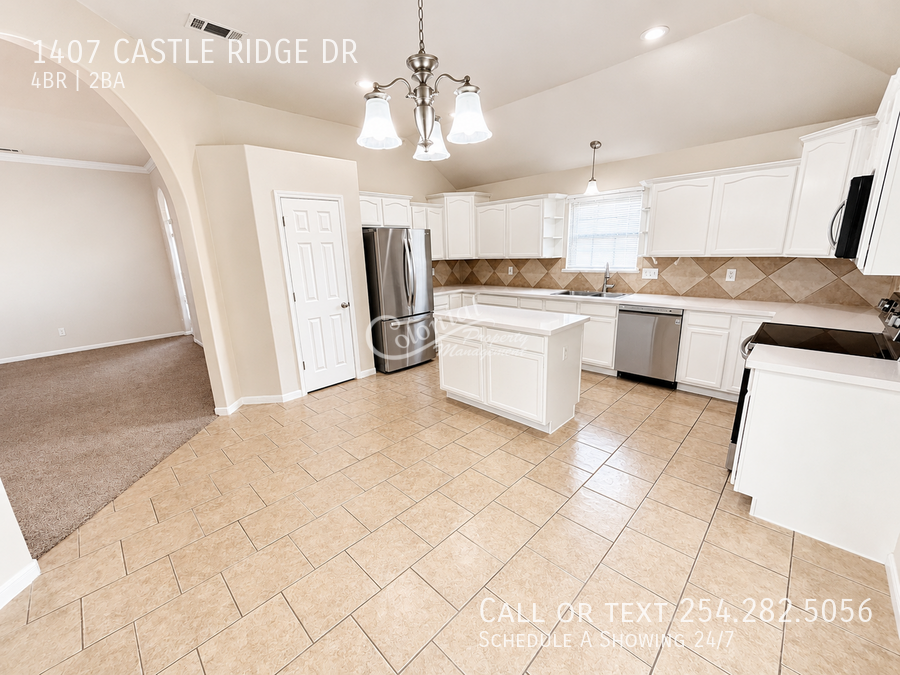 1407 Castle Ridge Dr - Photo 6 of 24