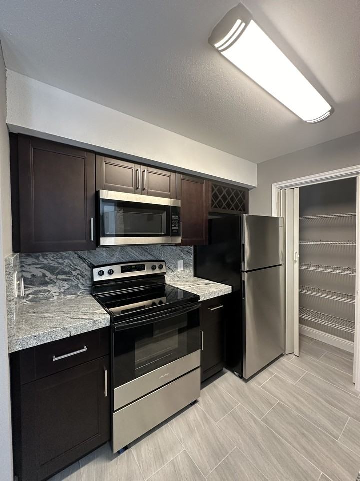 2662 Nw 33rd St Apt 2505 - Photo 2 of 50