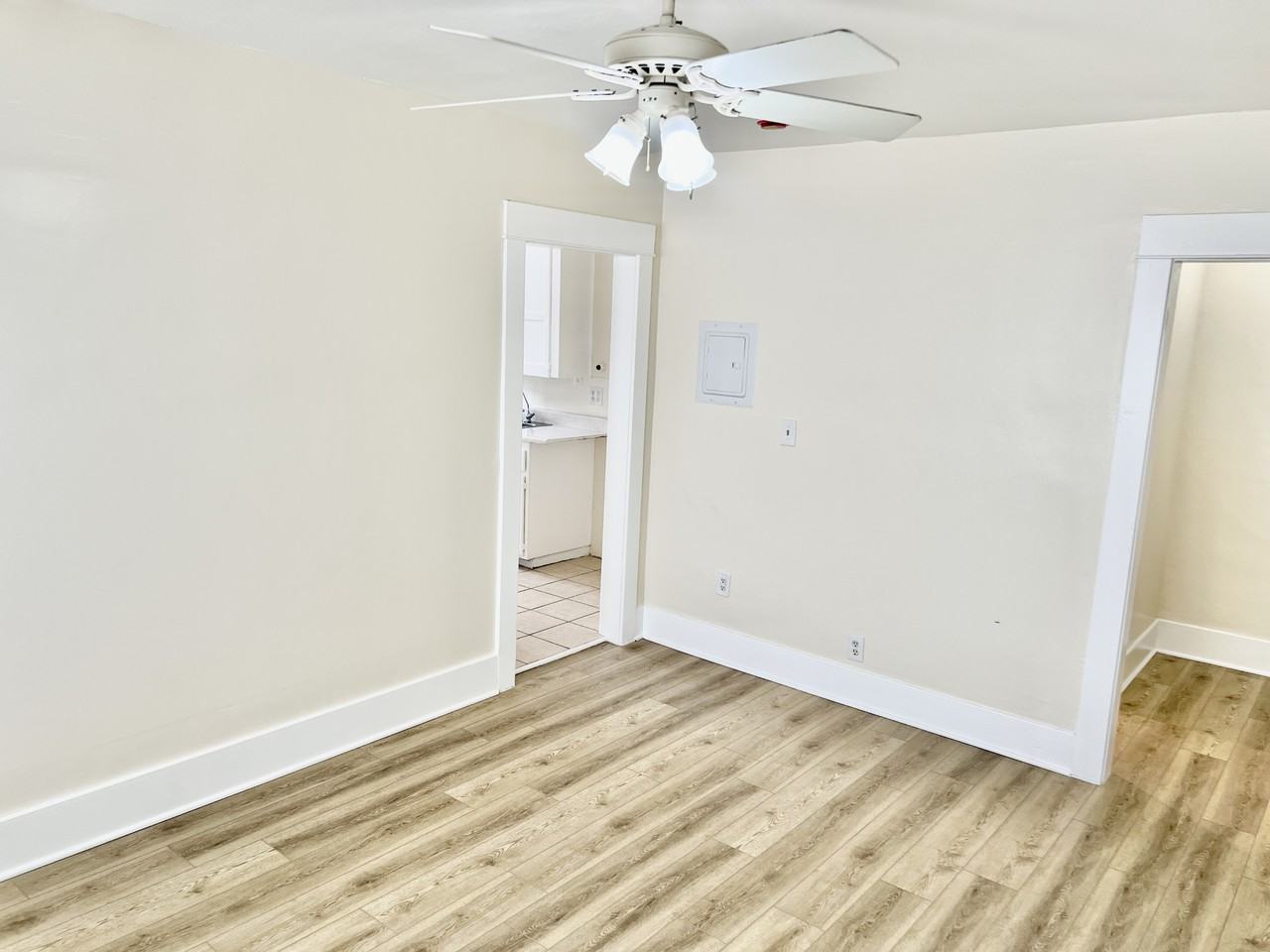 220 E 20th St - Photo 7 of 17