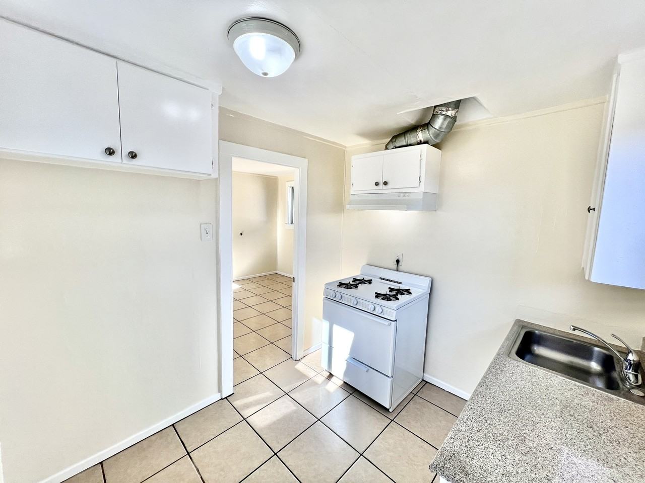 721 Flint Ave #B - Photo 2 of 18