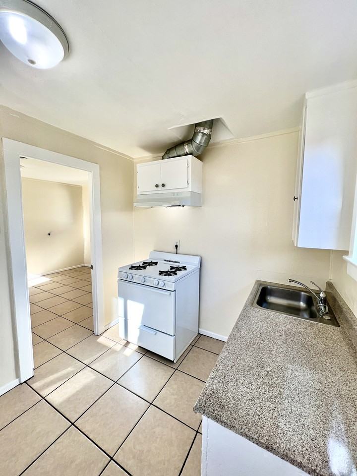 721 Flint Ave #B - Photo 5 of 18