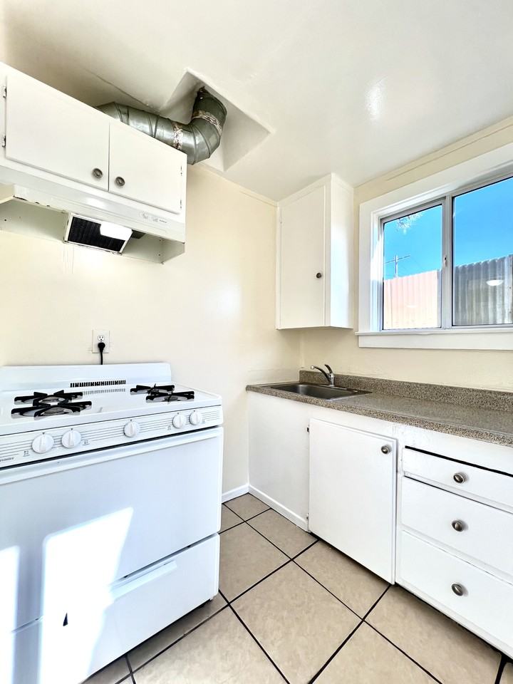 721 Flint Ave #B - Photo 6 of 18