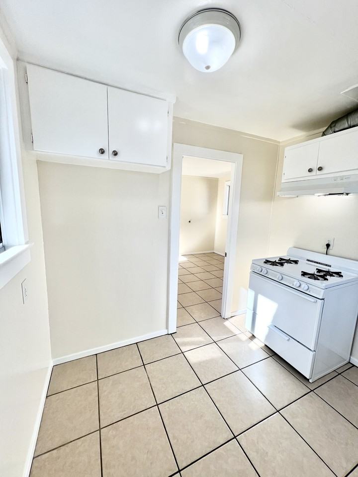 721 Flint Ave #B - Photo 7 of 18