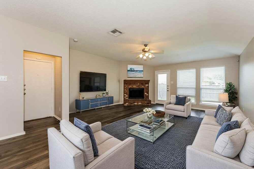 1711 Venus Dr W - Photo 3 of 19