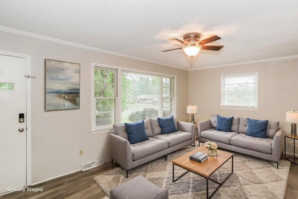 125 Pinevale Dr - Photo 4 of 18