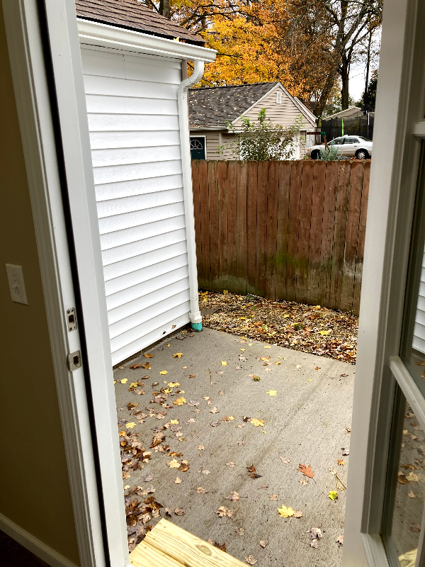 300 Kenwood Ave - Photo 4 of 25