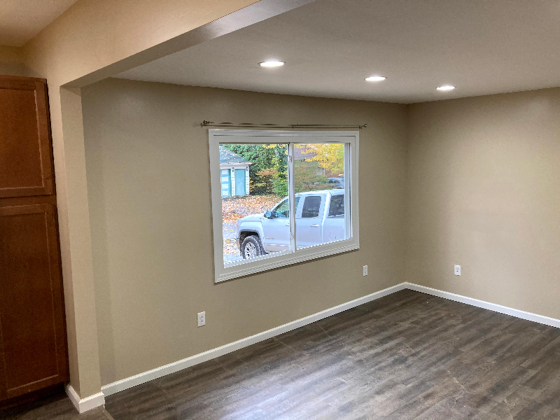 300 Kenwood Ave - Photo 7 of 25