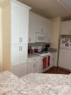 5053 Donovan Dr - Photo 3 of 18