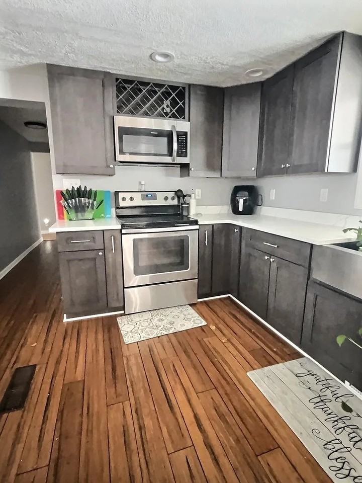 437 New Castle St #1 - Photo 2 of 32