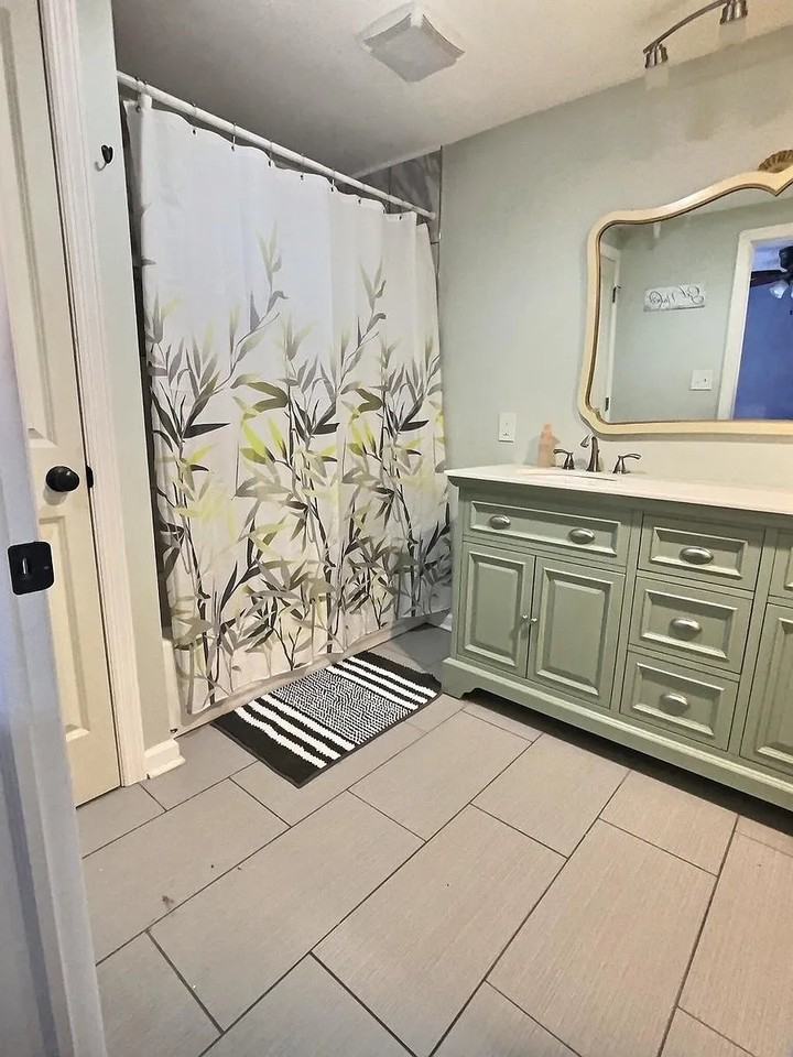437 New Castle St #1 - Photo 3 of 32