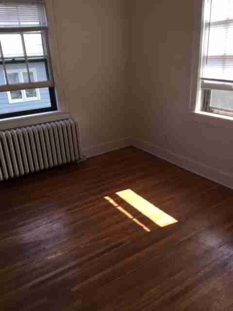 715 10th Ave Se - Photo 2 of 4