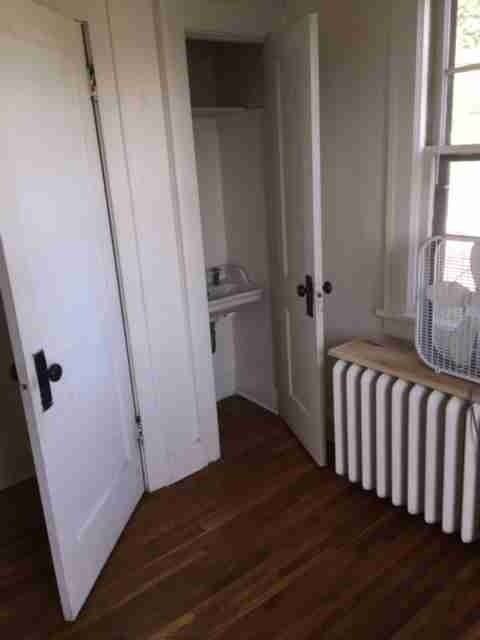 715 10th Ave Se - Photo 3 of 4