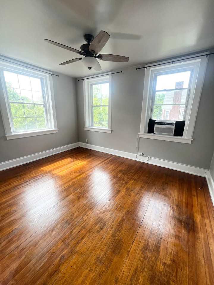 1411 Leigh St #4B - Photo 2 of 11
