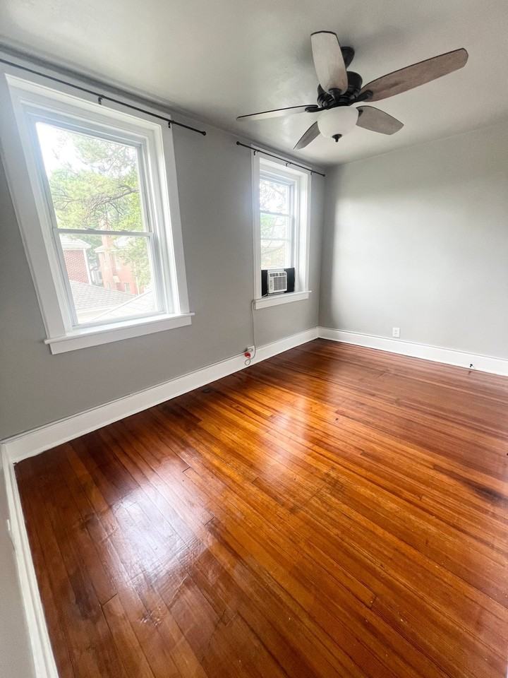 1411 Leigh St #4B - Photo 3 of 11