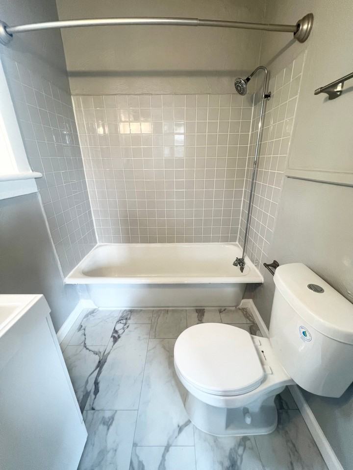 1411 Leigh St #4B - Photo 5 of 11