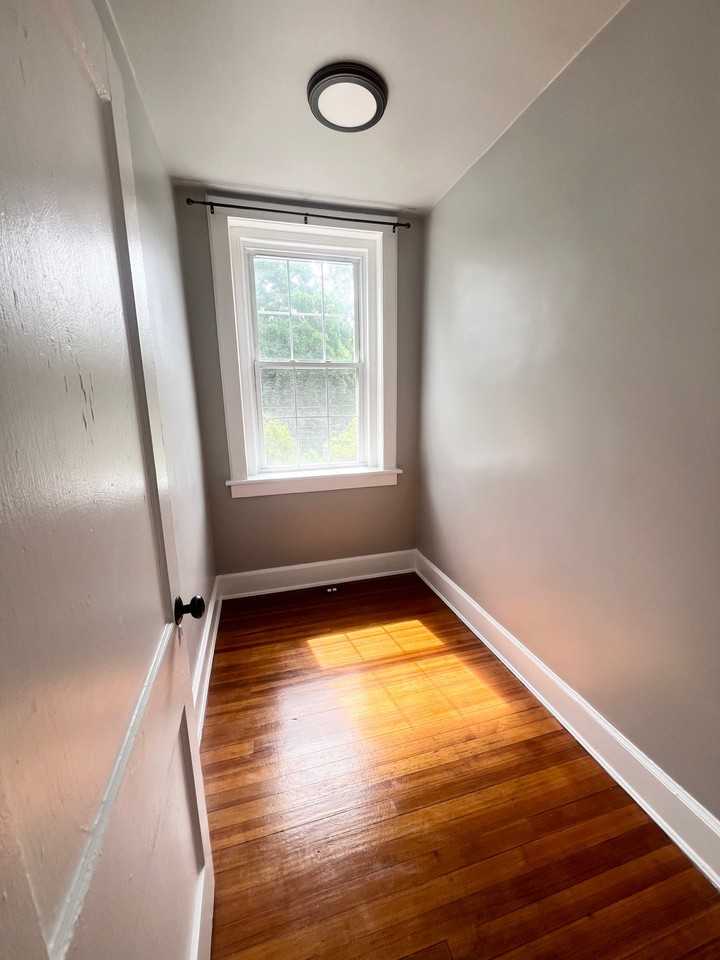 1411 Leigh St #4B - Photo 7 of 11
