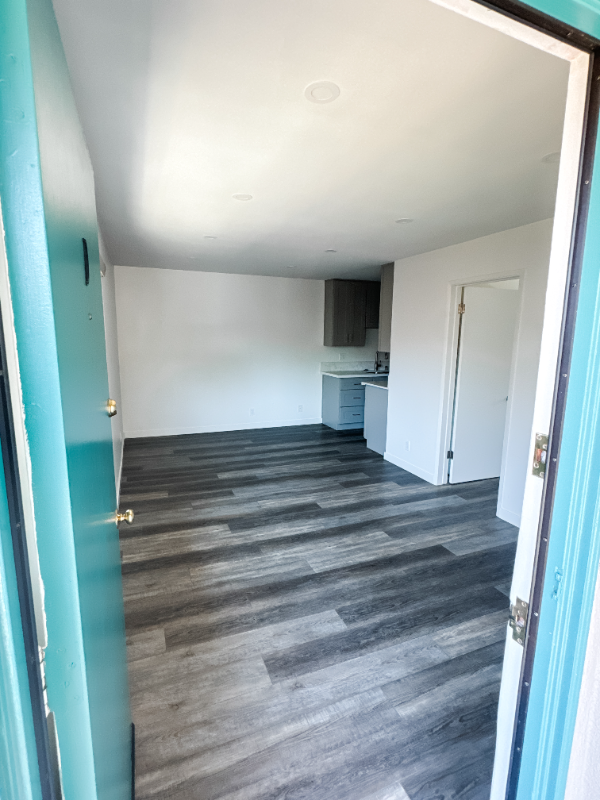 323 W Islay St #E - Photo 2 of 7