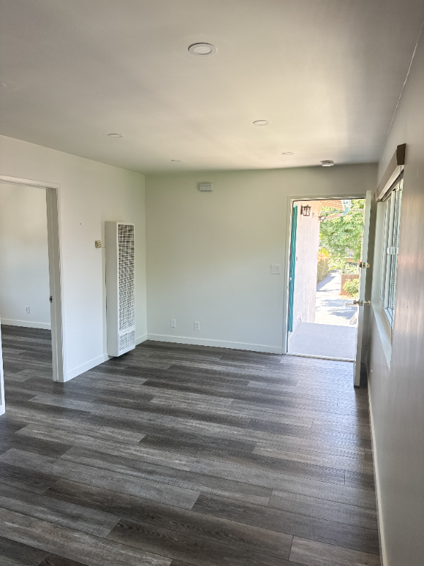 323 W Islay St #E - Photo 4 of 7