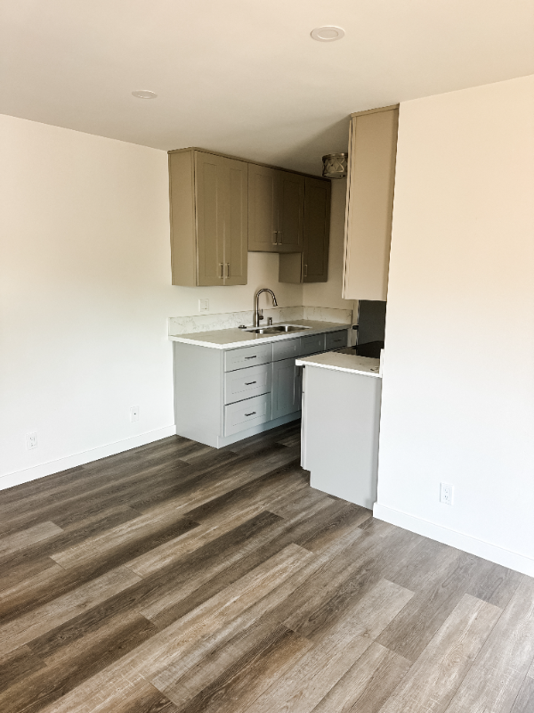 323 W Islay St #E - Photo 5 of 7