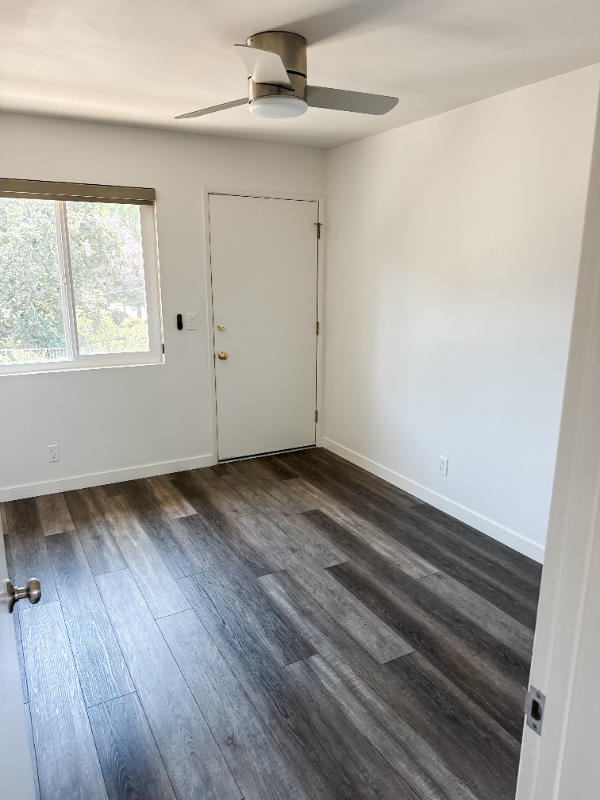 323 W Islay St #E - Photo 6 of 7