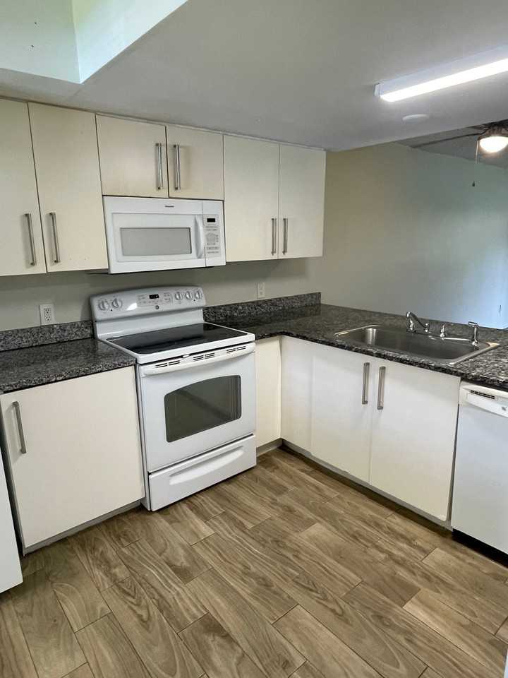 6308 Newtown Cir #8A3 - Photo 7 of 11
