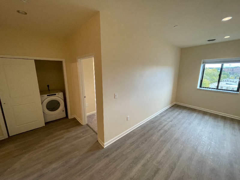 192 Erie Blvd #707 - Photo 7 of 9