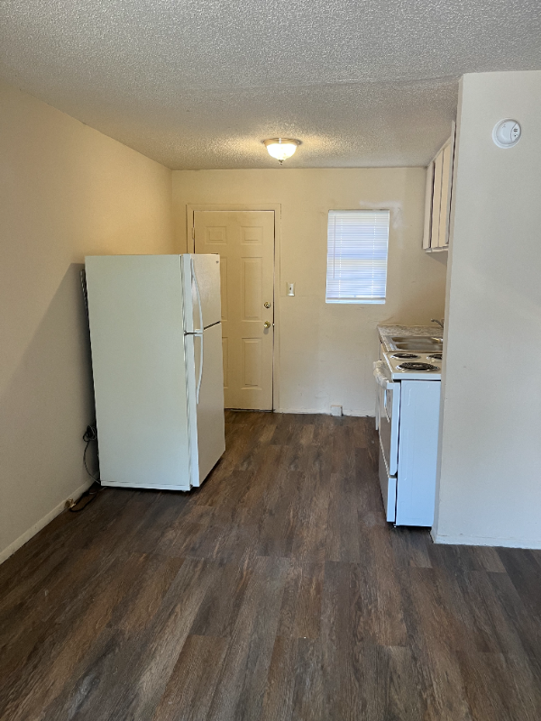 705 Hall St - Photo 2 of 9