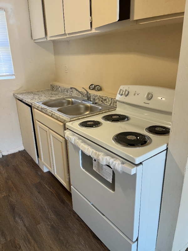 705 Hall St - Photo 3 of 9