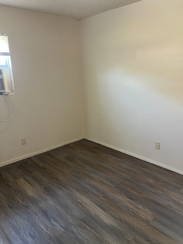 705 Hall St - Photo 7 of 9
