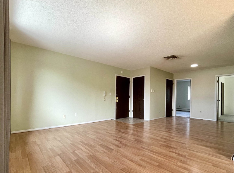 1140 Walnut Ave #5 - Photo 3 of 8