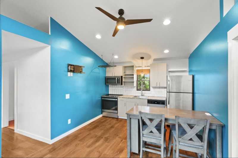 2044 Wilson Ln - Photo 6 of 9