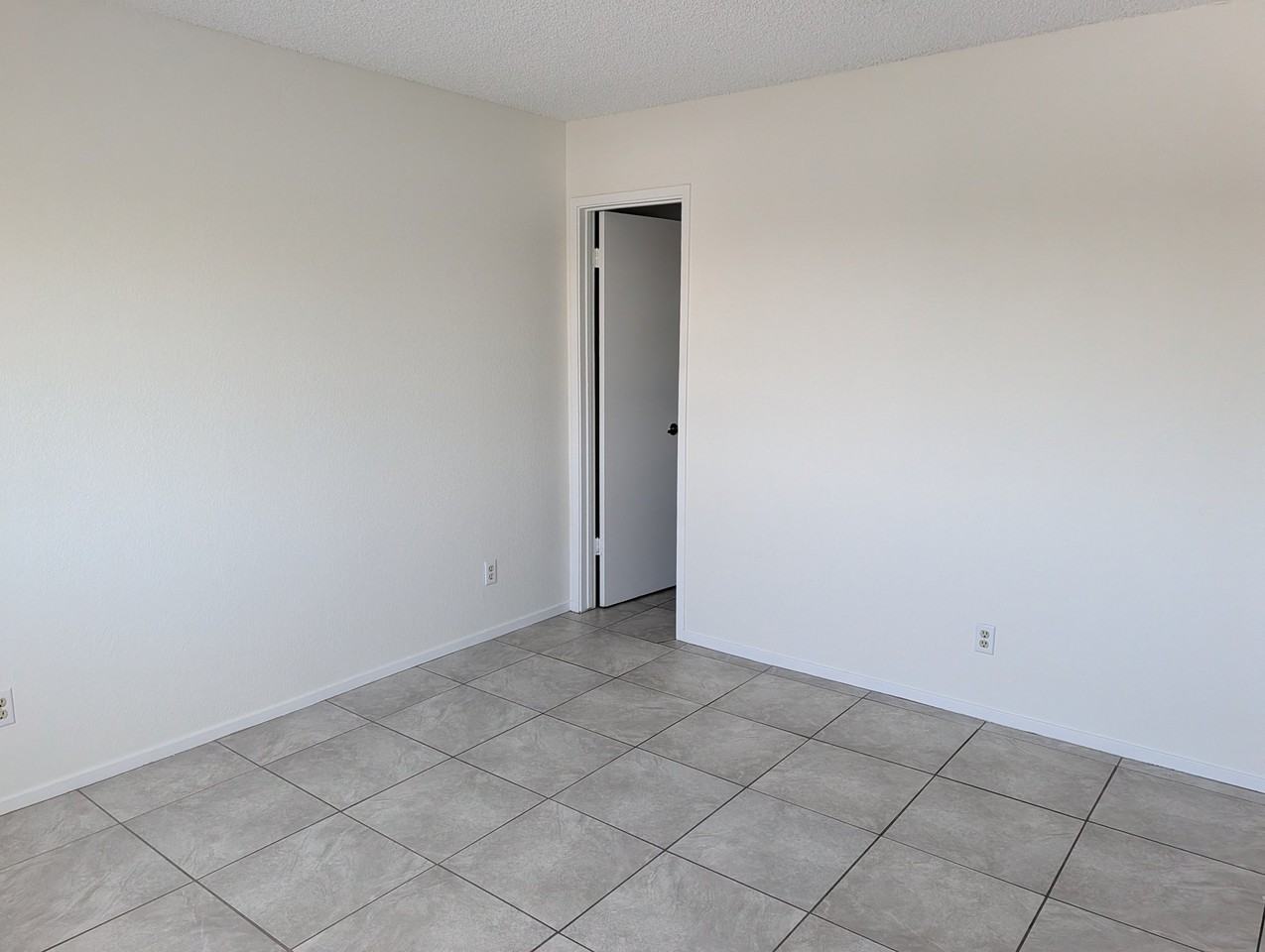 841 Avenue A #C - Photo 5 of 21