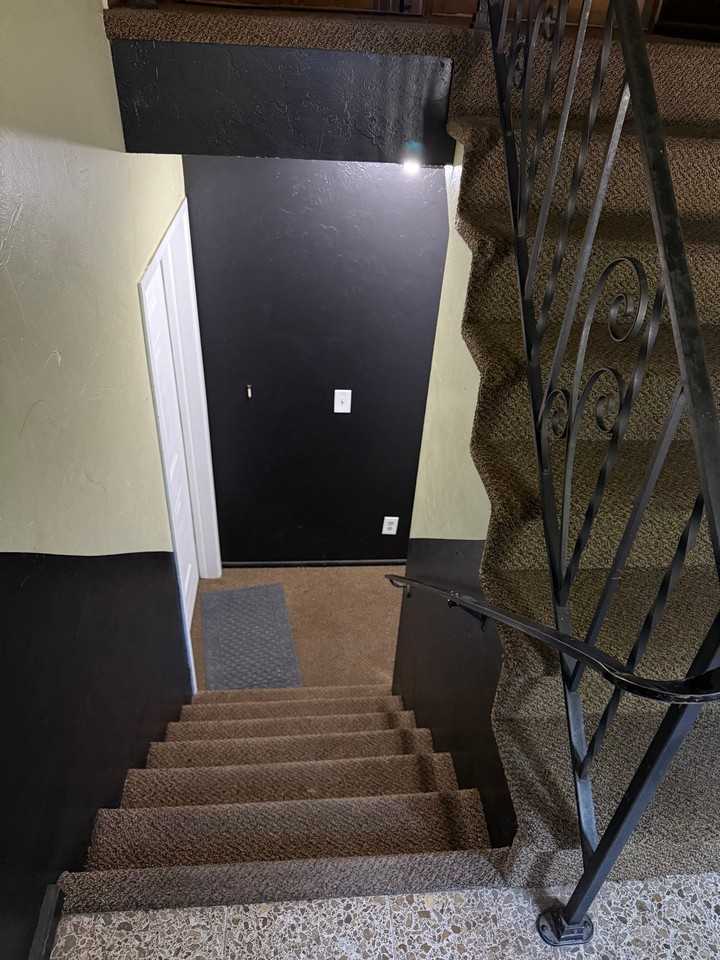 909 W River Blvd - Photo 2 of 17
